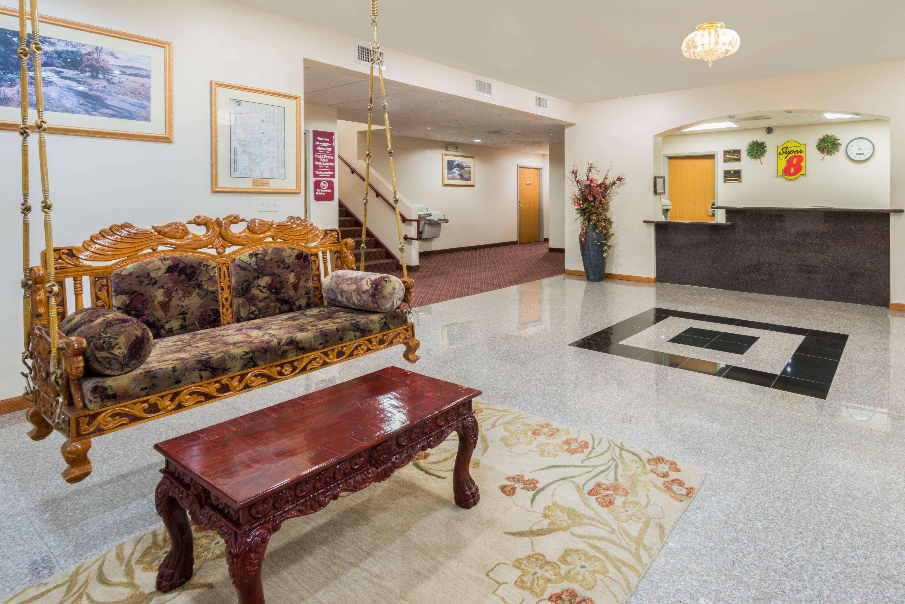 Super 8 By Wyndham Salina Hotel Exterior foto